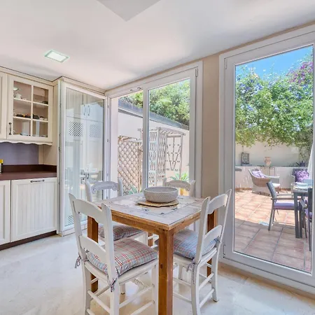Будинок відпочинку 1107 Front House