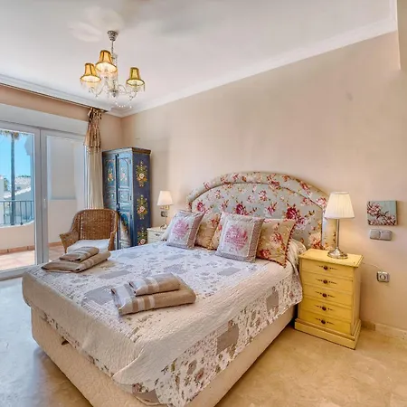 Будинок відпочинку 1107 Front House Марбелья