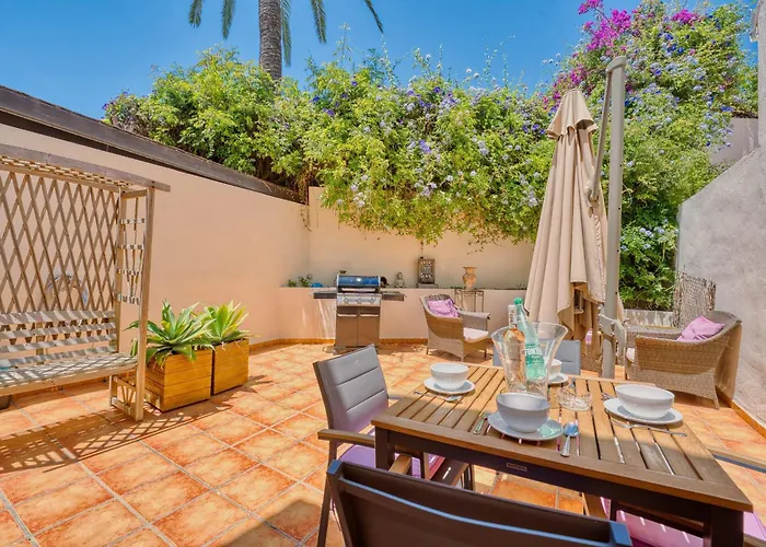1107 Front House