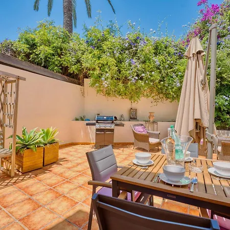 1107 Front House