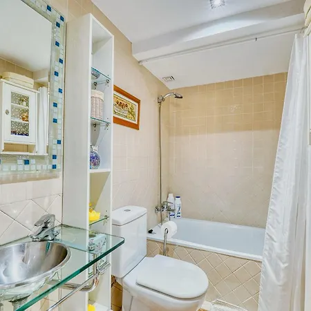 1107 Front House *
