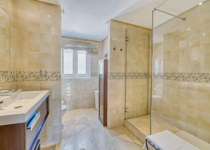 1107 Front House بيت للعطل ماربيا