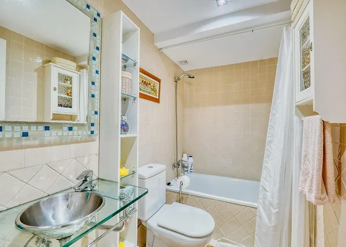 1107 Front House *